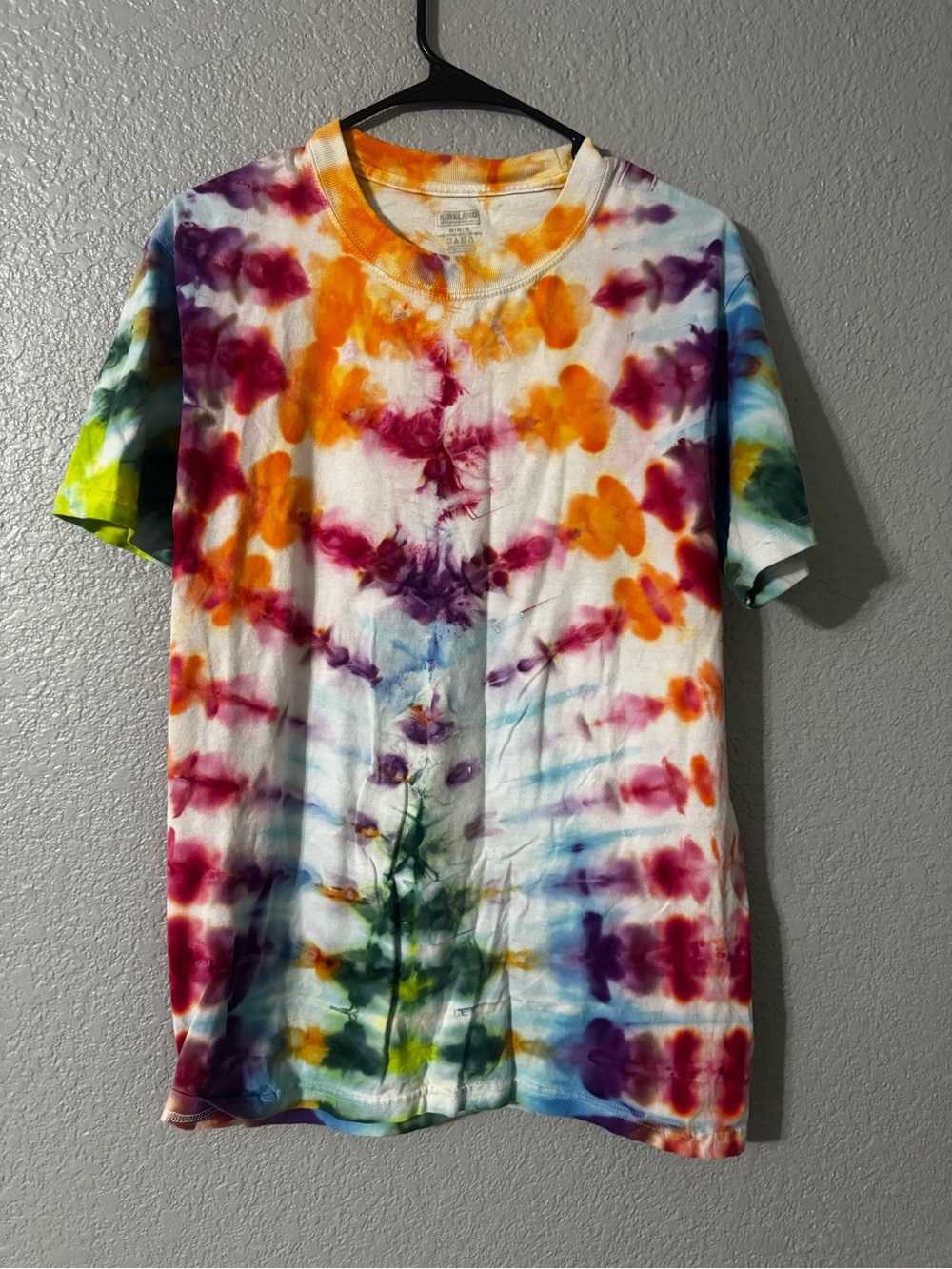 Kirkland Signature Tie‑Dye T‑Shirt | Size M | Vibrant Rainbow Pattern